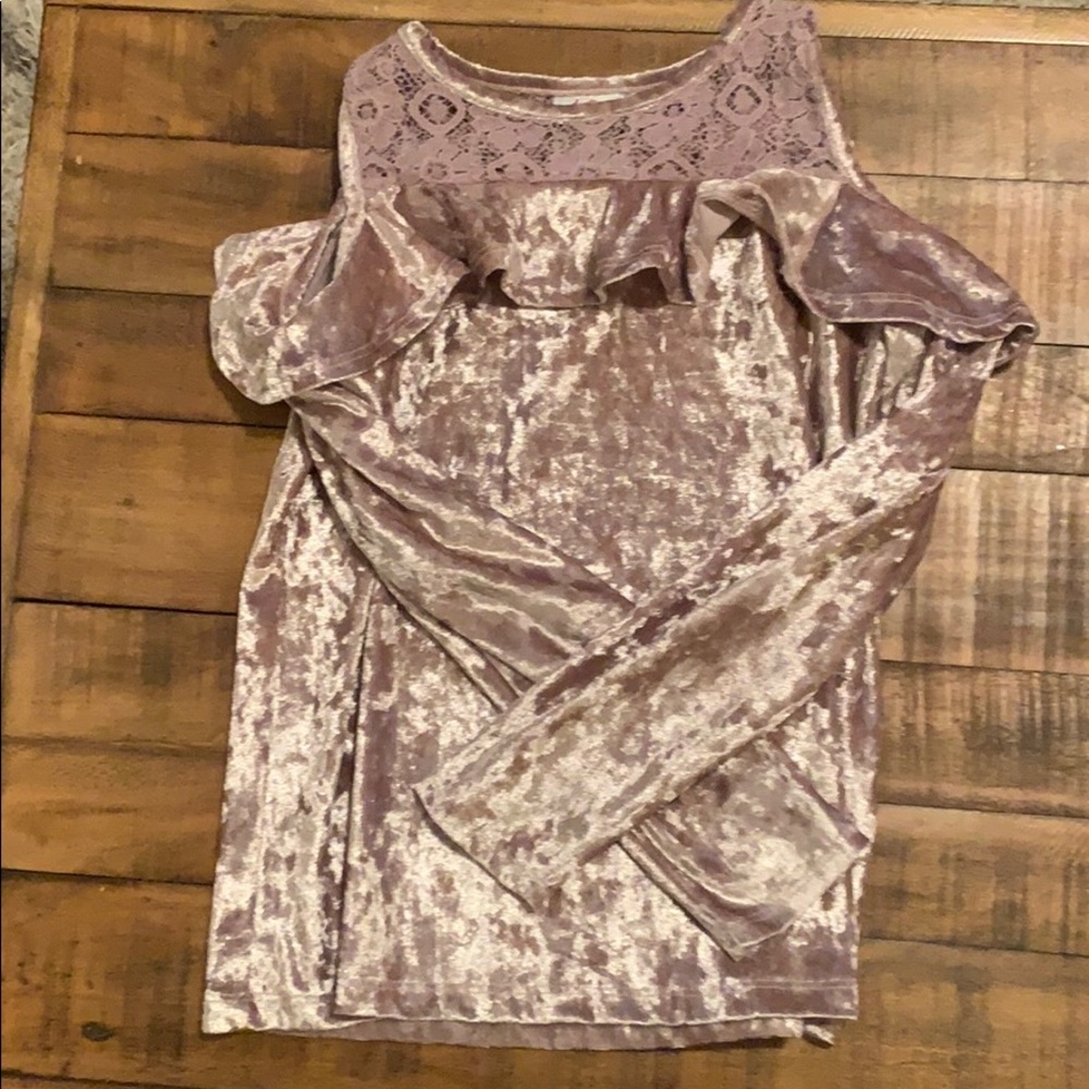 Girls Daytrip velour top.